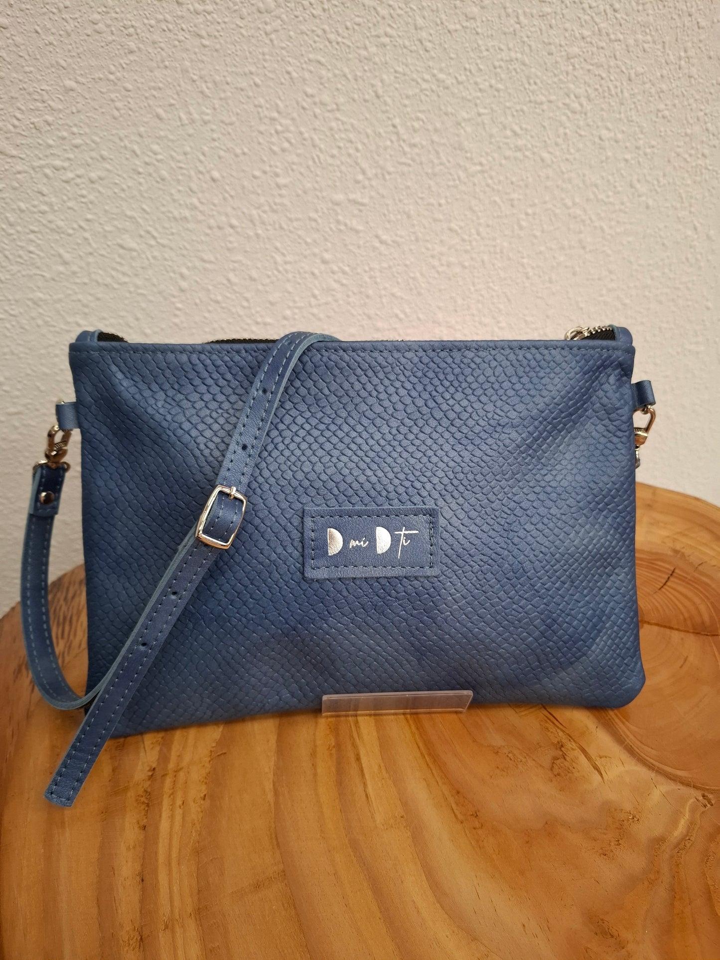 Bolso bandolera DOBRA piel azul difuminado grabado serpiente