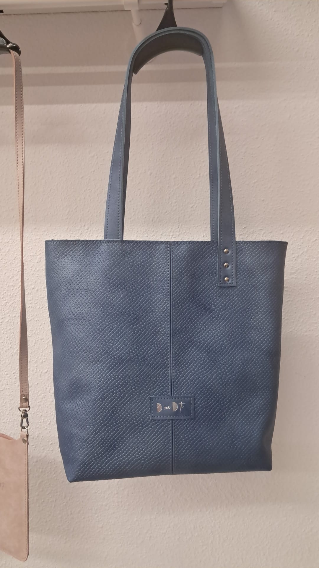 Bolso RAOS piel azul difuminado grabado serpiente