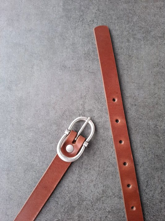 Cinturón de piel marrón 2cm hebilla ocho plata vieja
