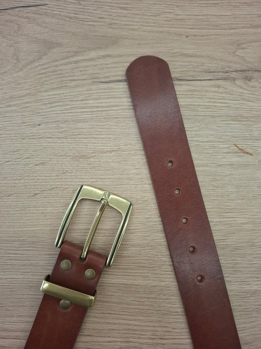 Cinturón hombre de piel marrón chocolate 4cm hebilla oro viejo con raya negra