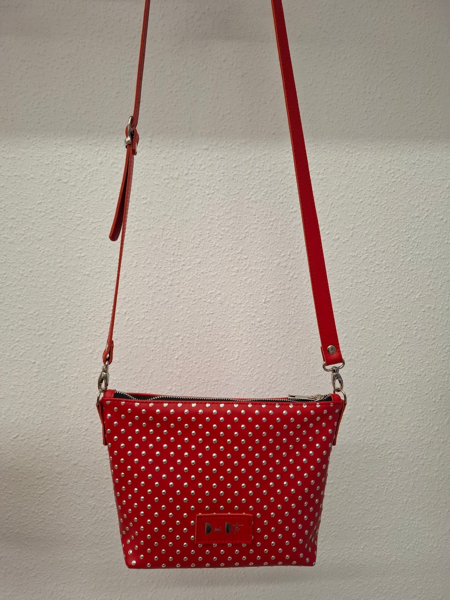 Bolso bandolera YERA piel rojo puntos relieve