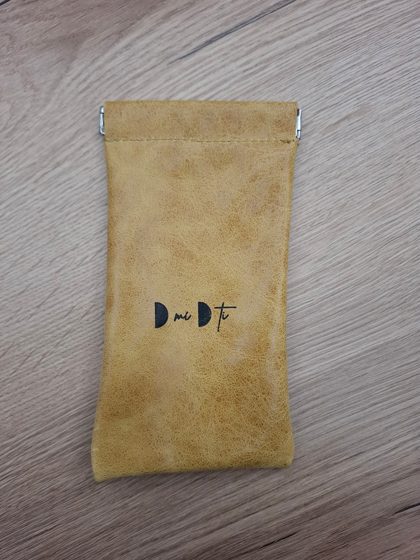 Funda gafas piel amarillo envejecido