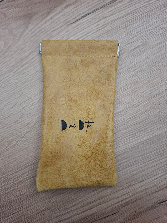 Funda gafas piel amarillo envejecido