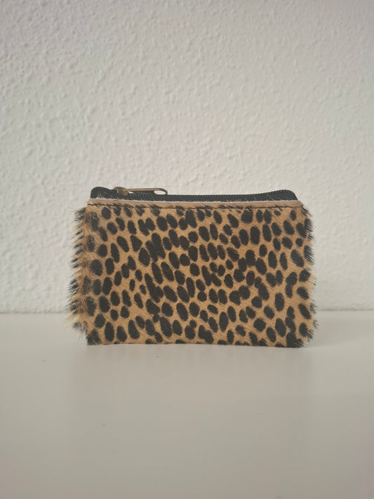 Monedero de piel con pelo dálmata marrón