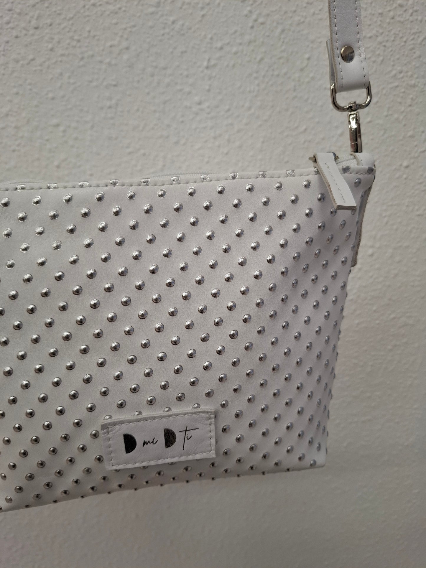 Bolso bandolera YERA piel blanco puntos relieve