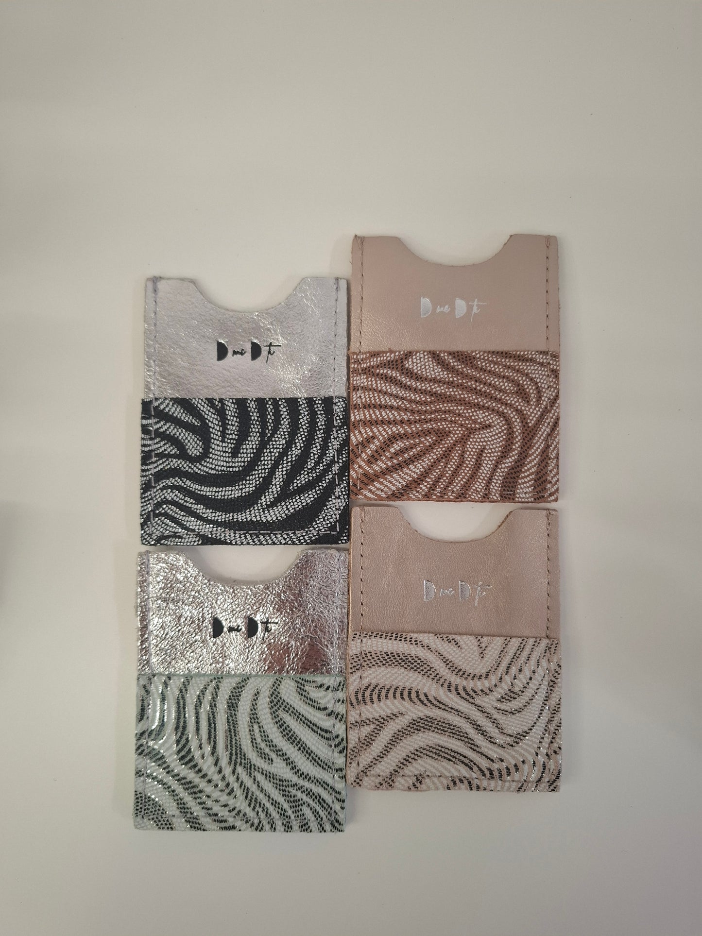 Tarjetero piel cebra brillo