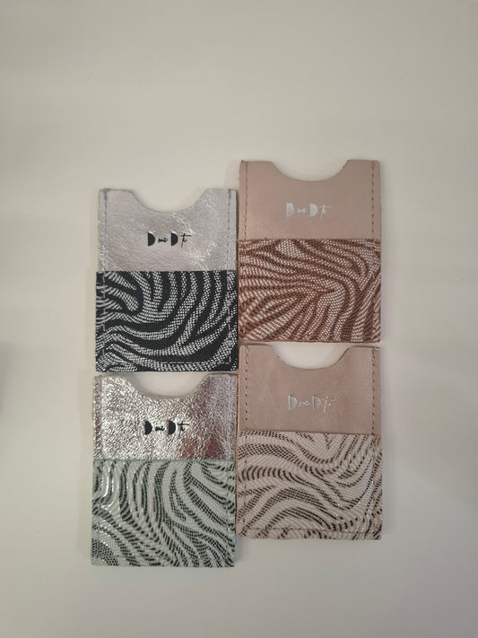 Tarjetero piel cebra brillo