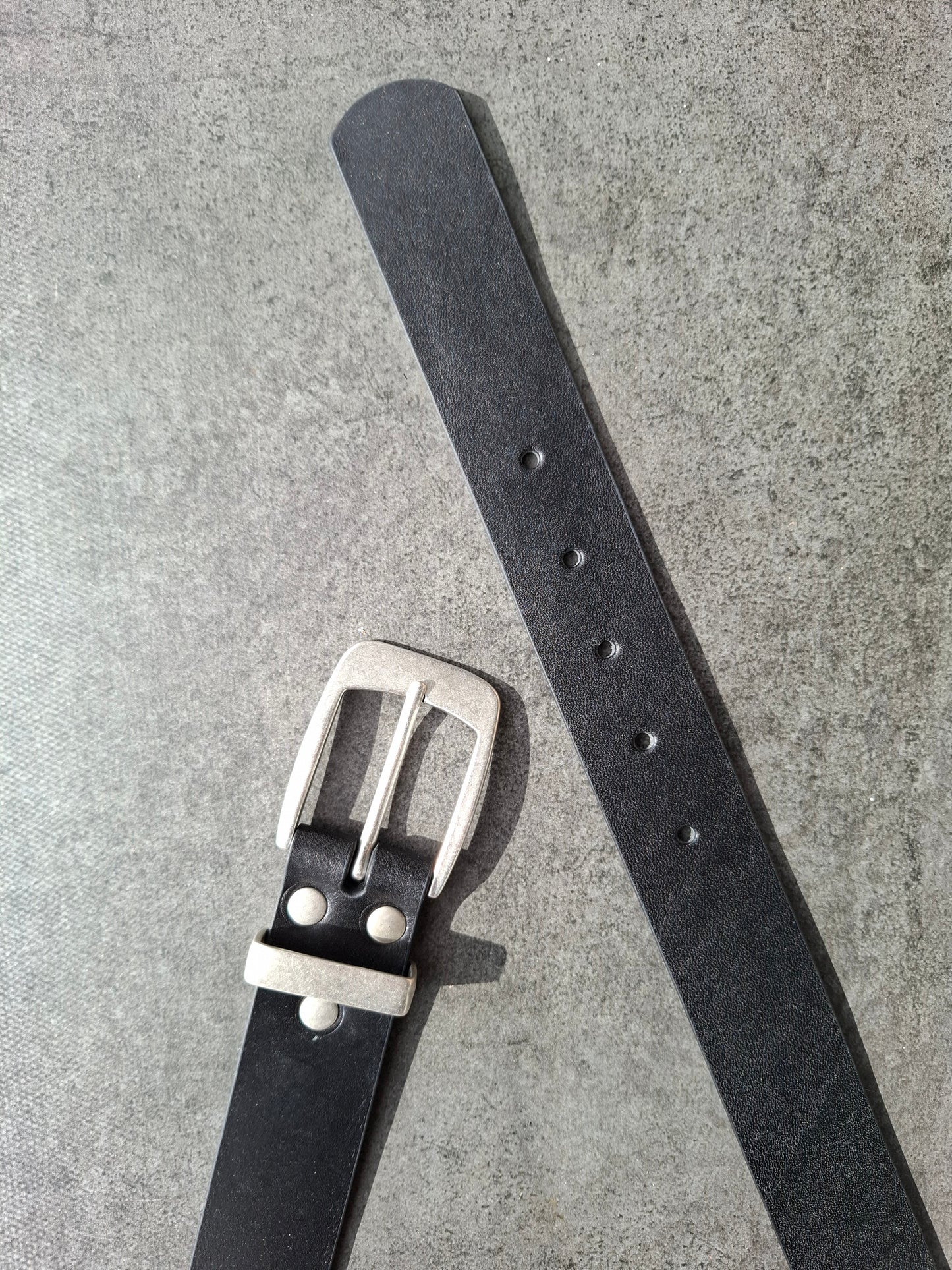 Cinturón hombre de piel negro 3,5cm hebilla plata vieja