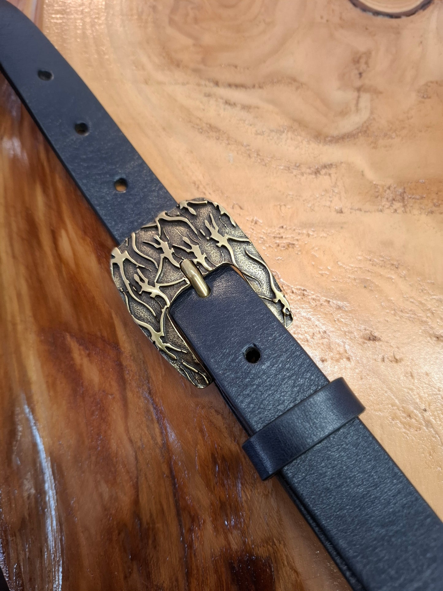 Cinturón de piel azul 2,5cm hebilla oro viejo lagartijas