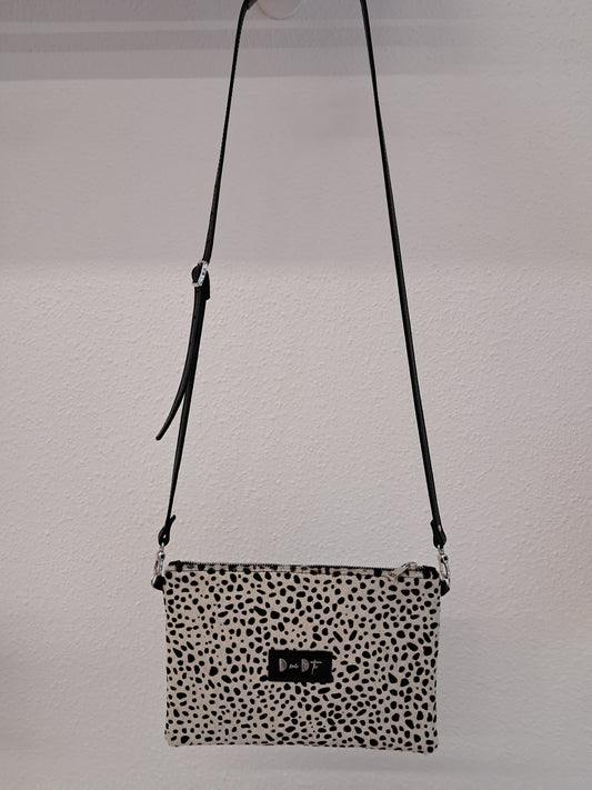 Bolso bandolera DOBRA piel con pelo dálmata blanco