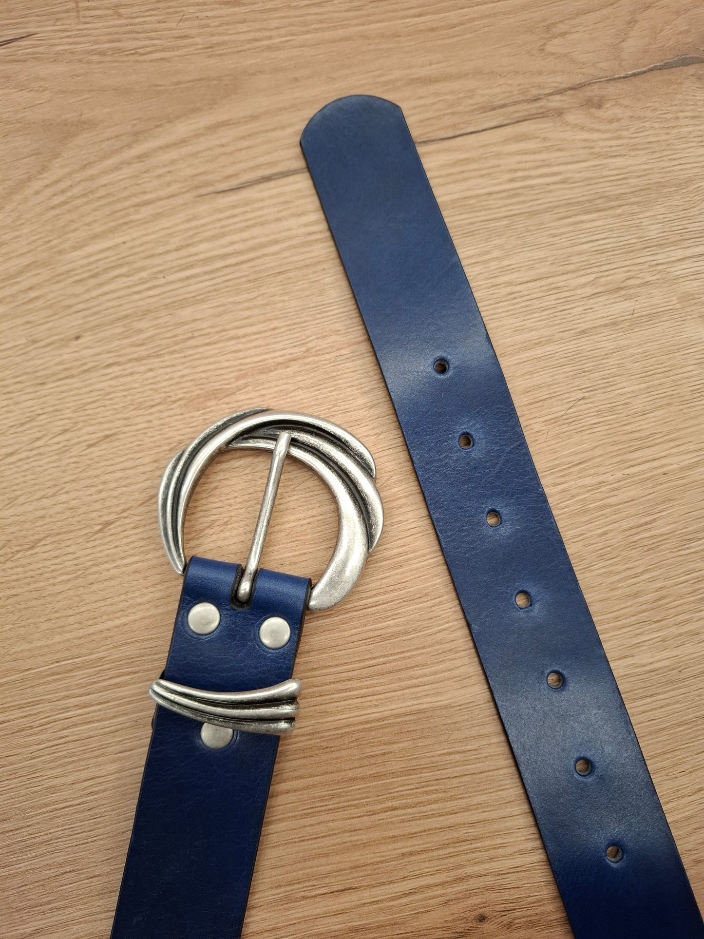 Cinturón de piel azul 3,5cm hebilla plata vieja ola