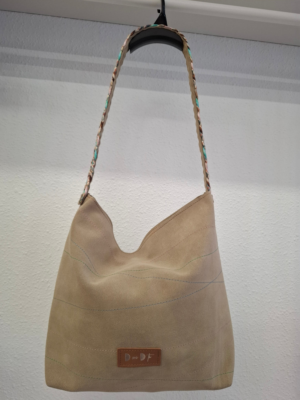 Bolso IGUÑA piel serraje beige grisáceo asa trenza