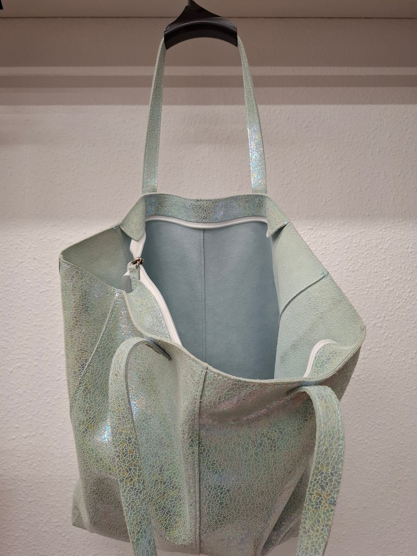 Bolso shopper VEGA XL piel brillante tornasolada aguamarina