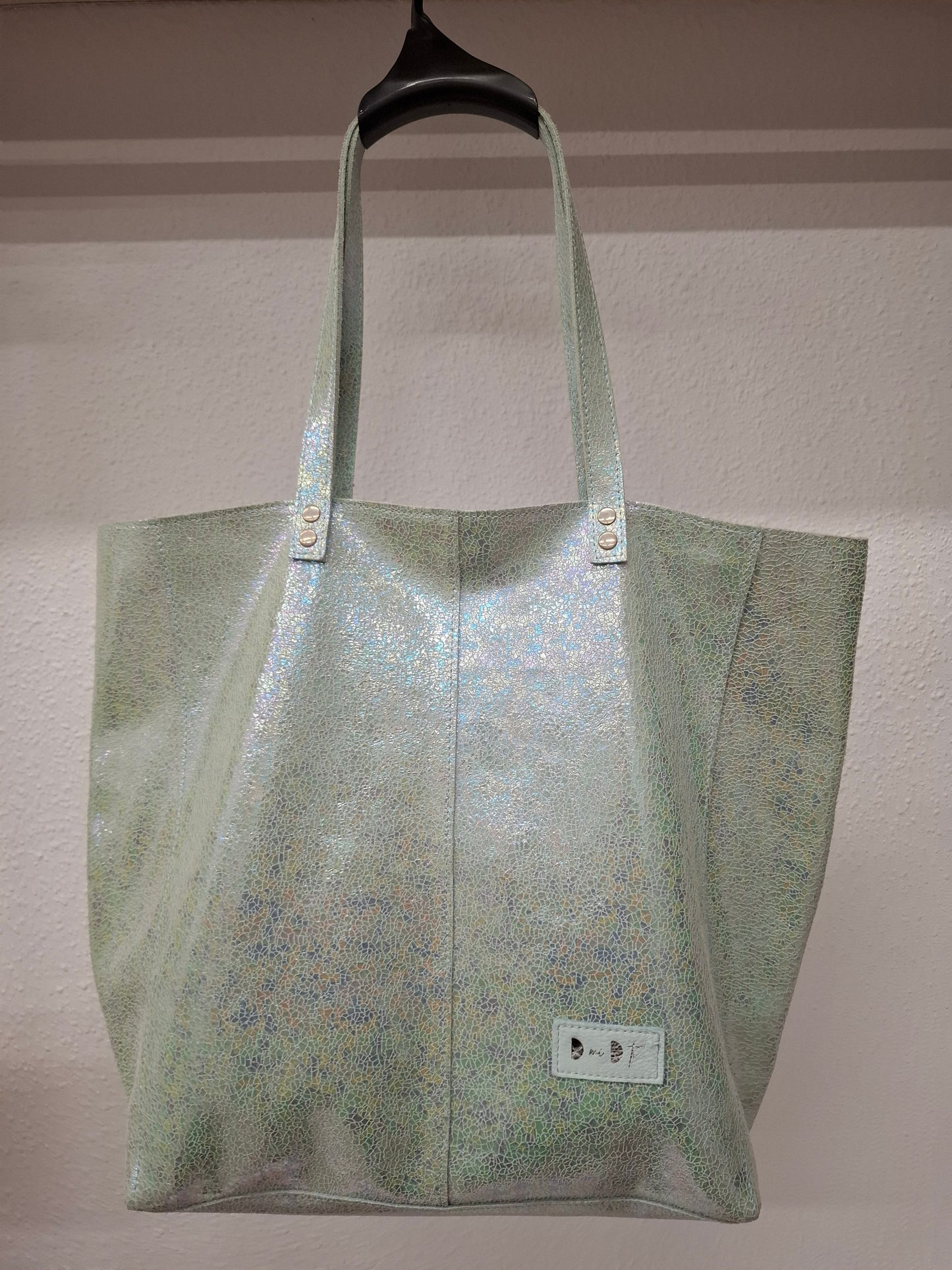 Bolso shopper VEGA XL piel brillante tornasolada aguamarina