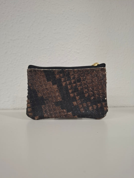 Monedero de piel marrón y negro serpiente