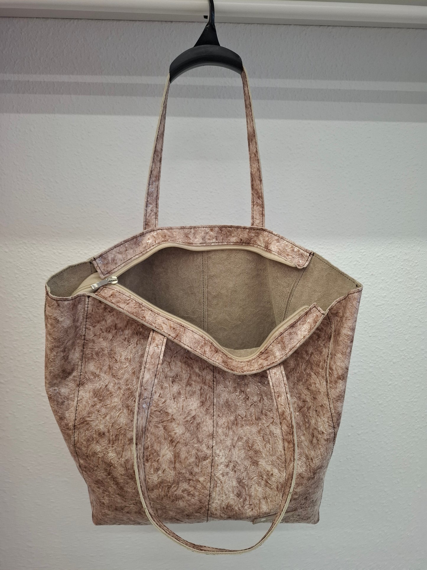 Bolso shopper VEGA XL piel charol arrugado beige