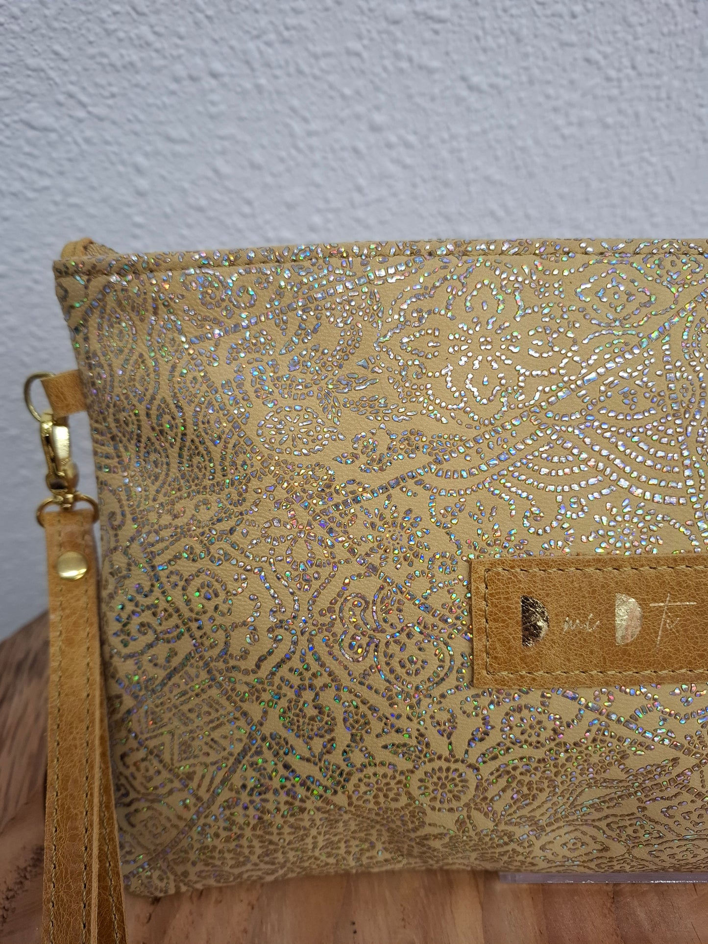 Bolso de mano DOBRA piel mostaza brillos