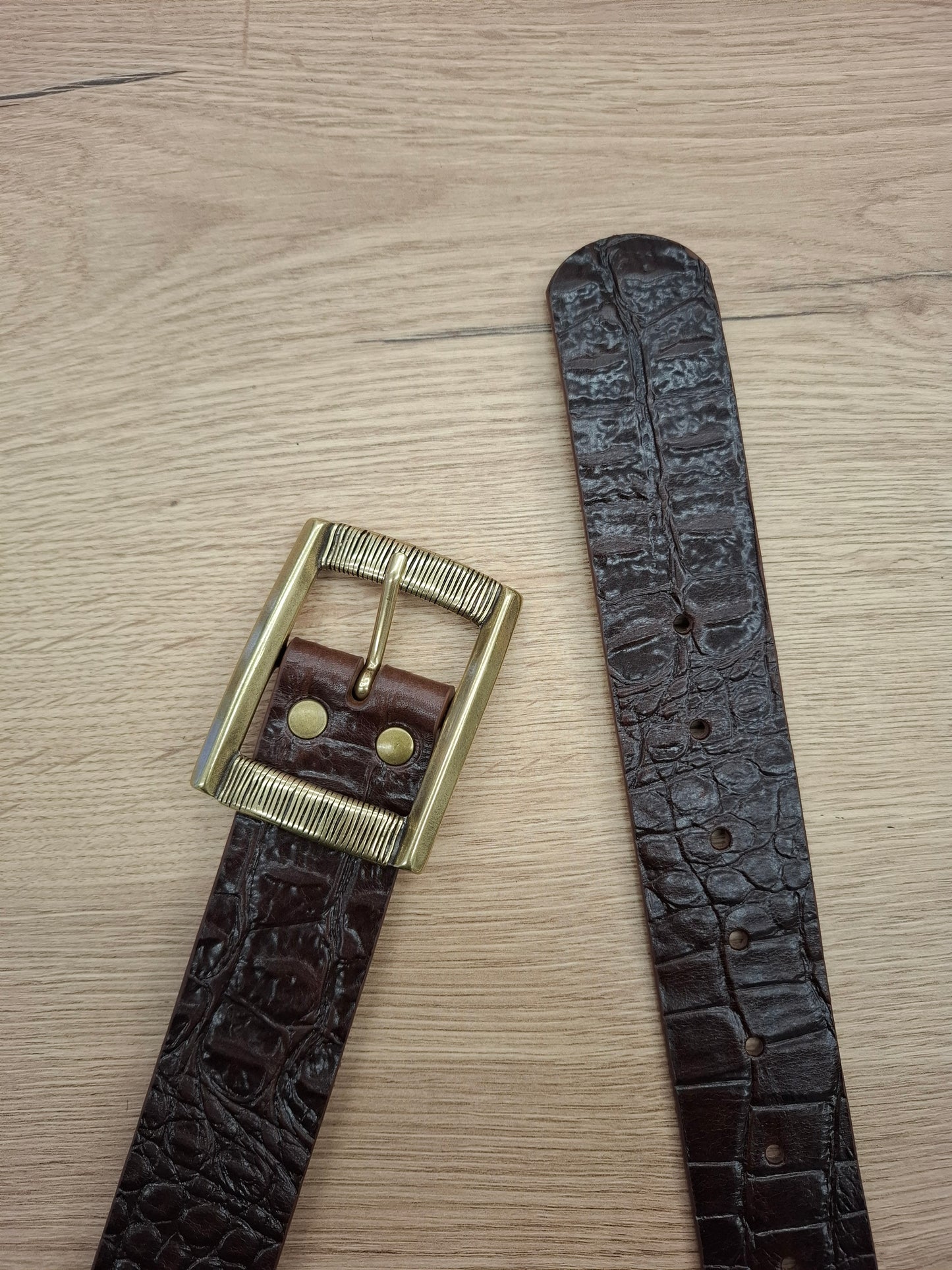 Cinturón de piel marrón coco 4cm hebilla oro viejo rayas