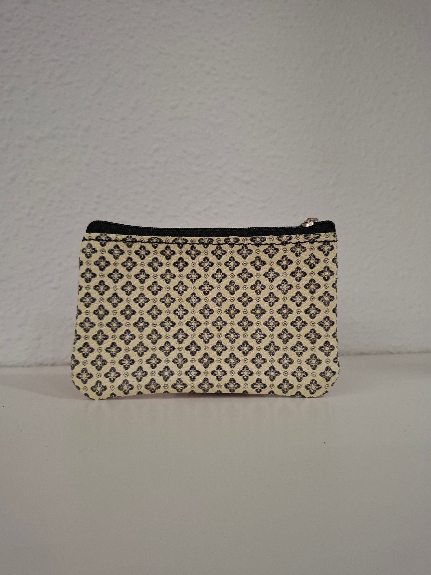 Monedero de piel mosaico beige y rojo