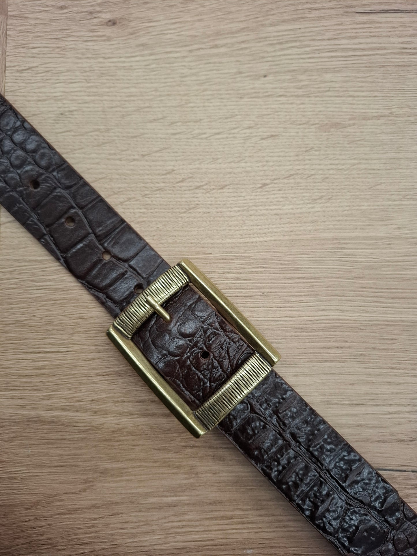 Cinturón de piel marrón coco 4cm hebilla oro viejo rayas