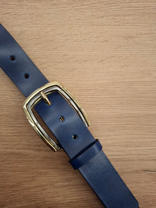 Cinturón de piel azul 3,5cm hebilla oro y fumé