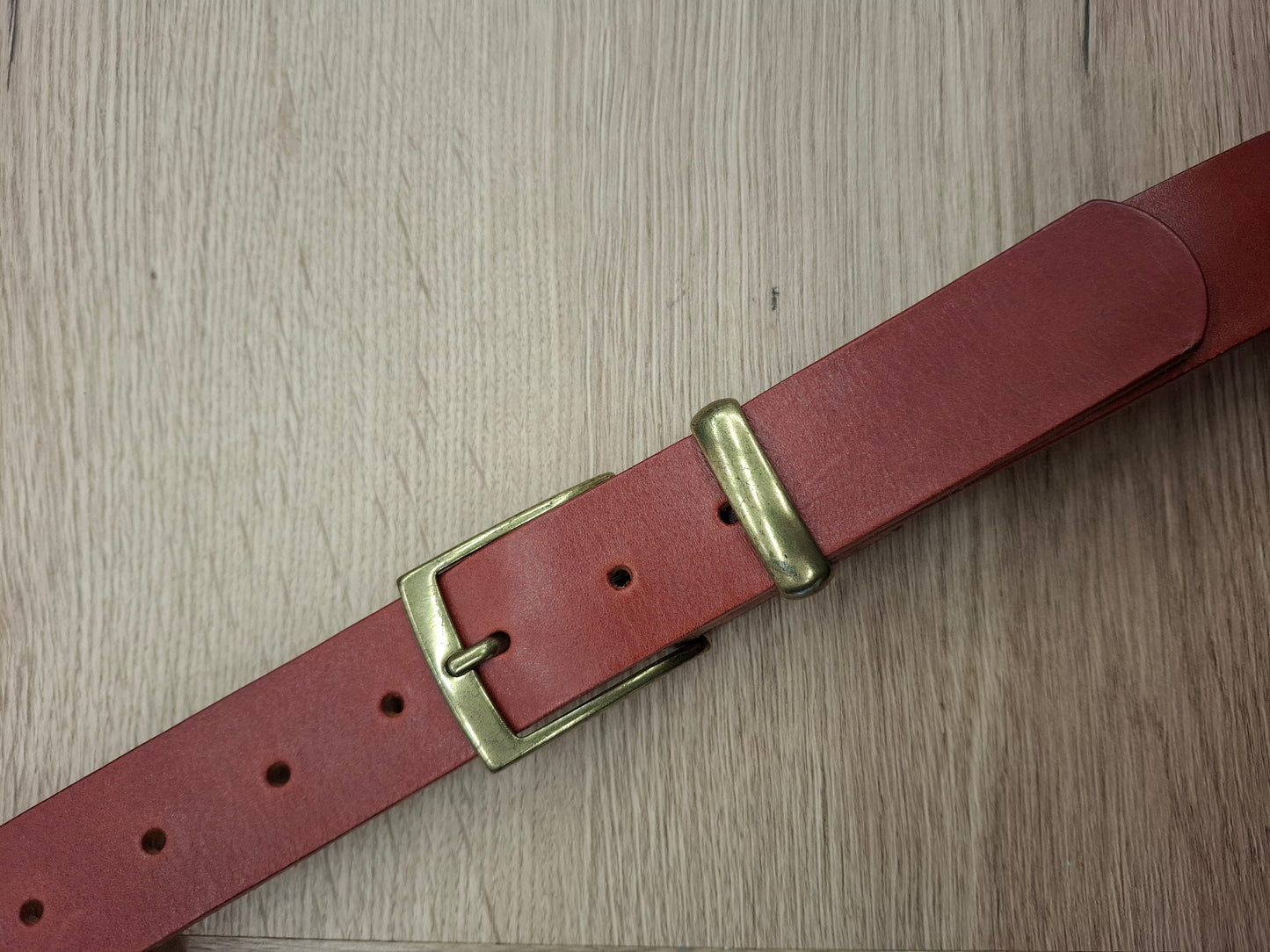 Cinturó de hombre piel cereza 3,5cm hebilla oro viejo