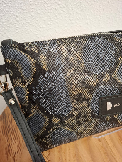 Bolso de mano DOBRA piel serpiente negro, azul y beige