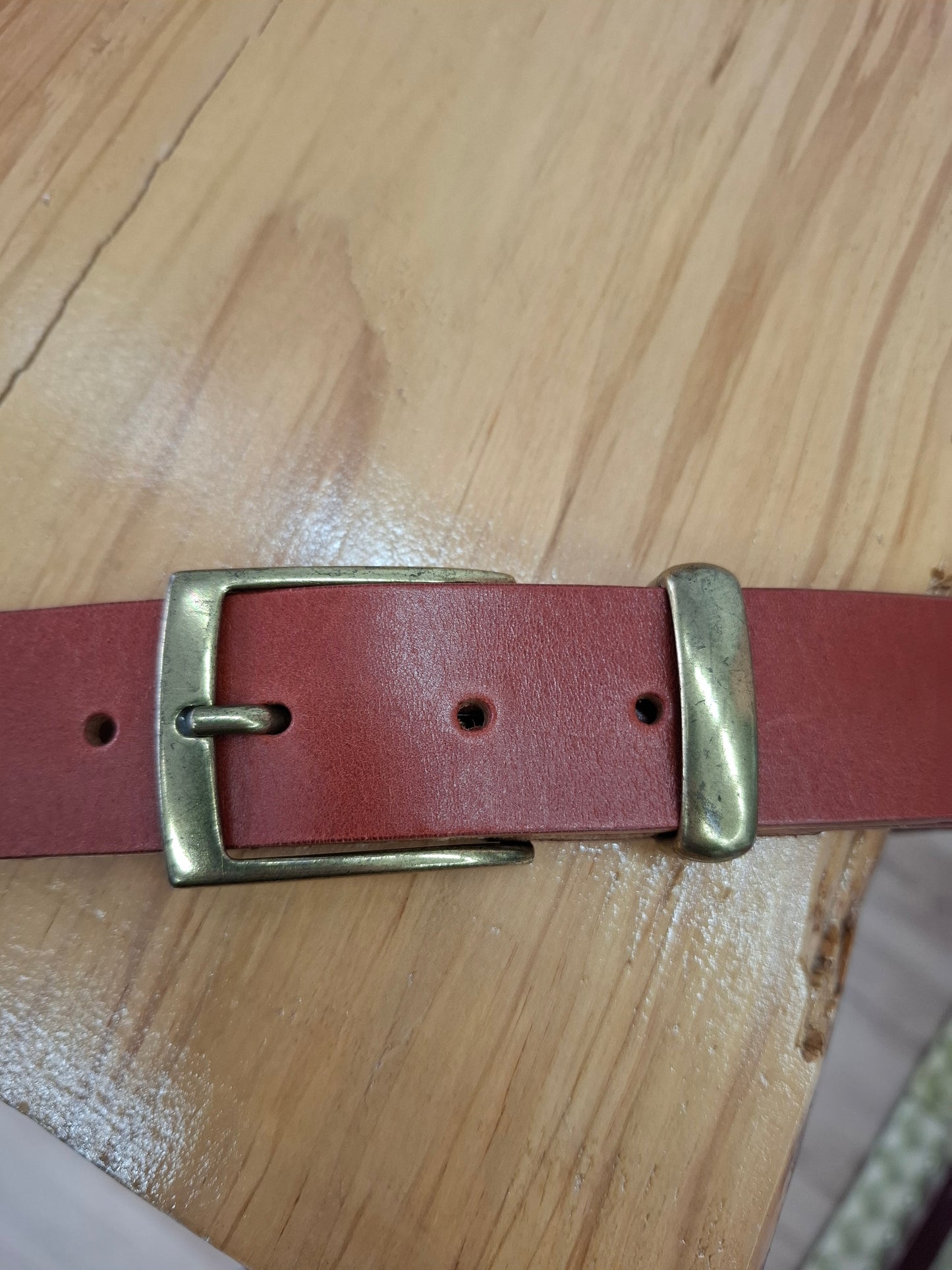 Cinturó de hombre piel cereza 3,5cm hebilla oro viejo