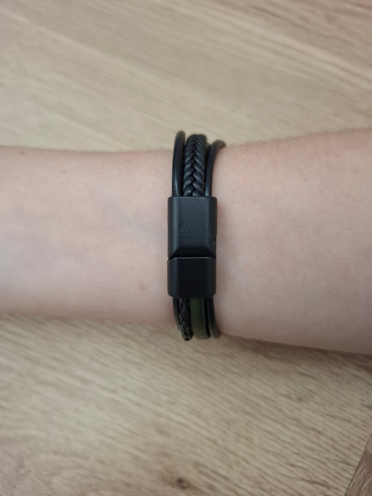 Pulsera piel negro y verde 5 tiras