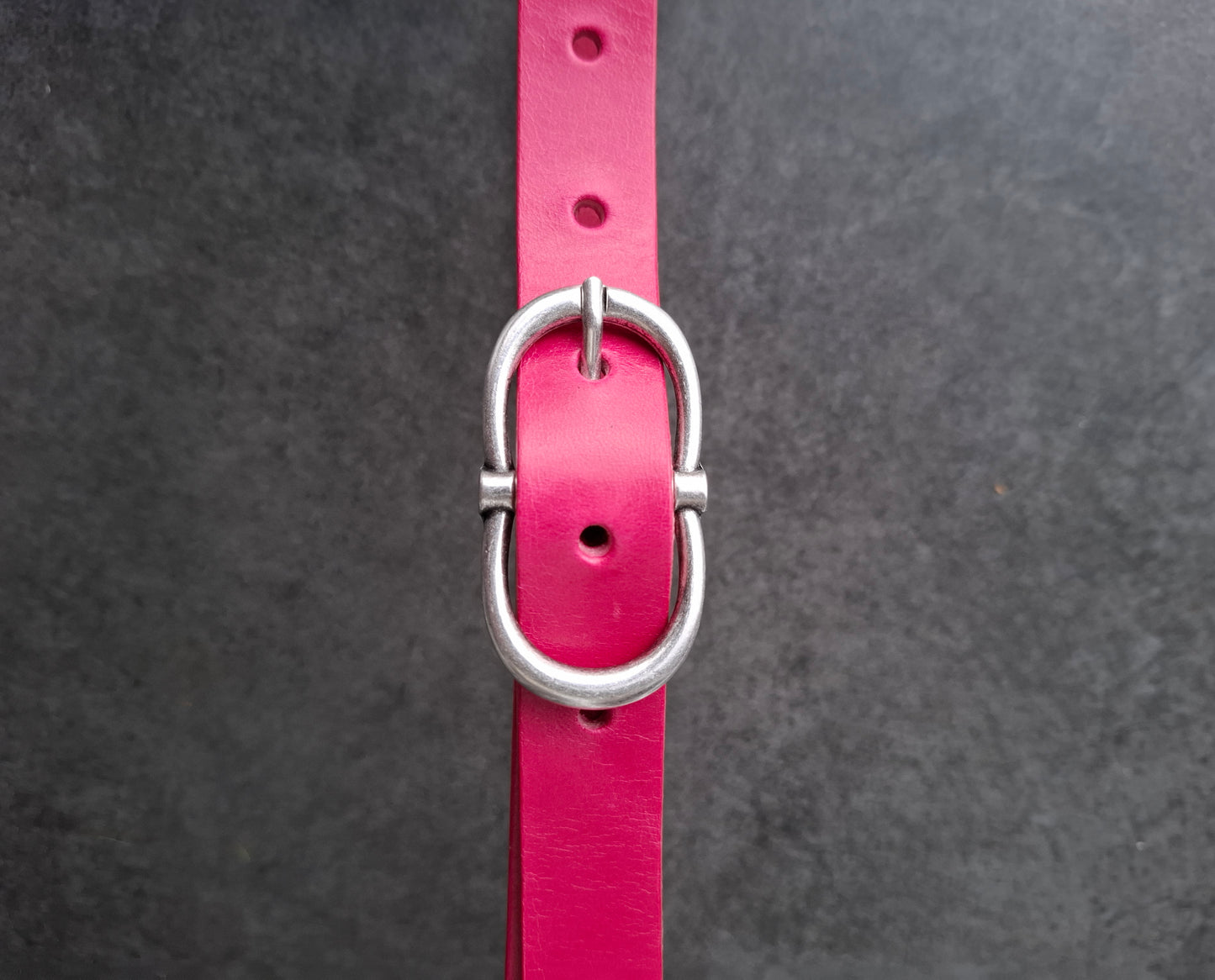 Cinturón de piel rosa 2cm hebilla ocho plata vieja
