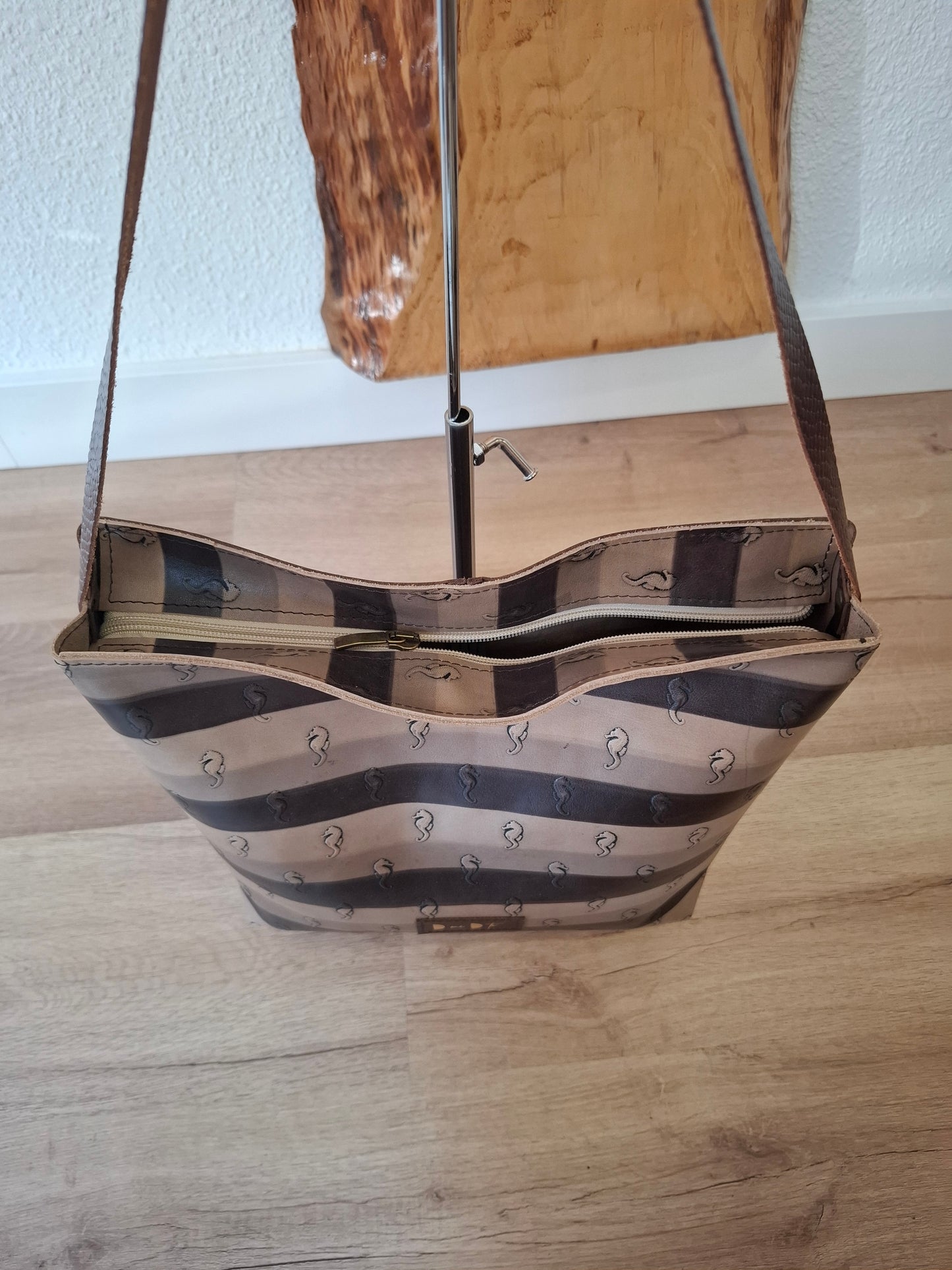 Bolso IGUÑA piel caballitos de mar y piel marrón envejecida