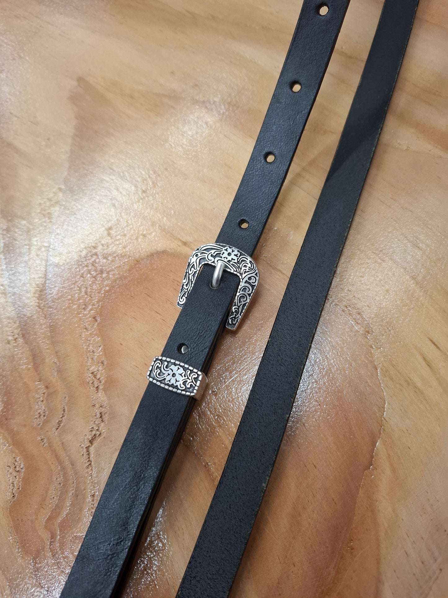 Cinturón de piel negro 1,5cm hebilla plata vieja