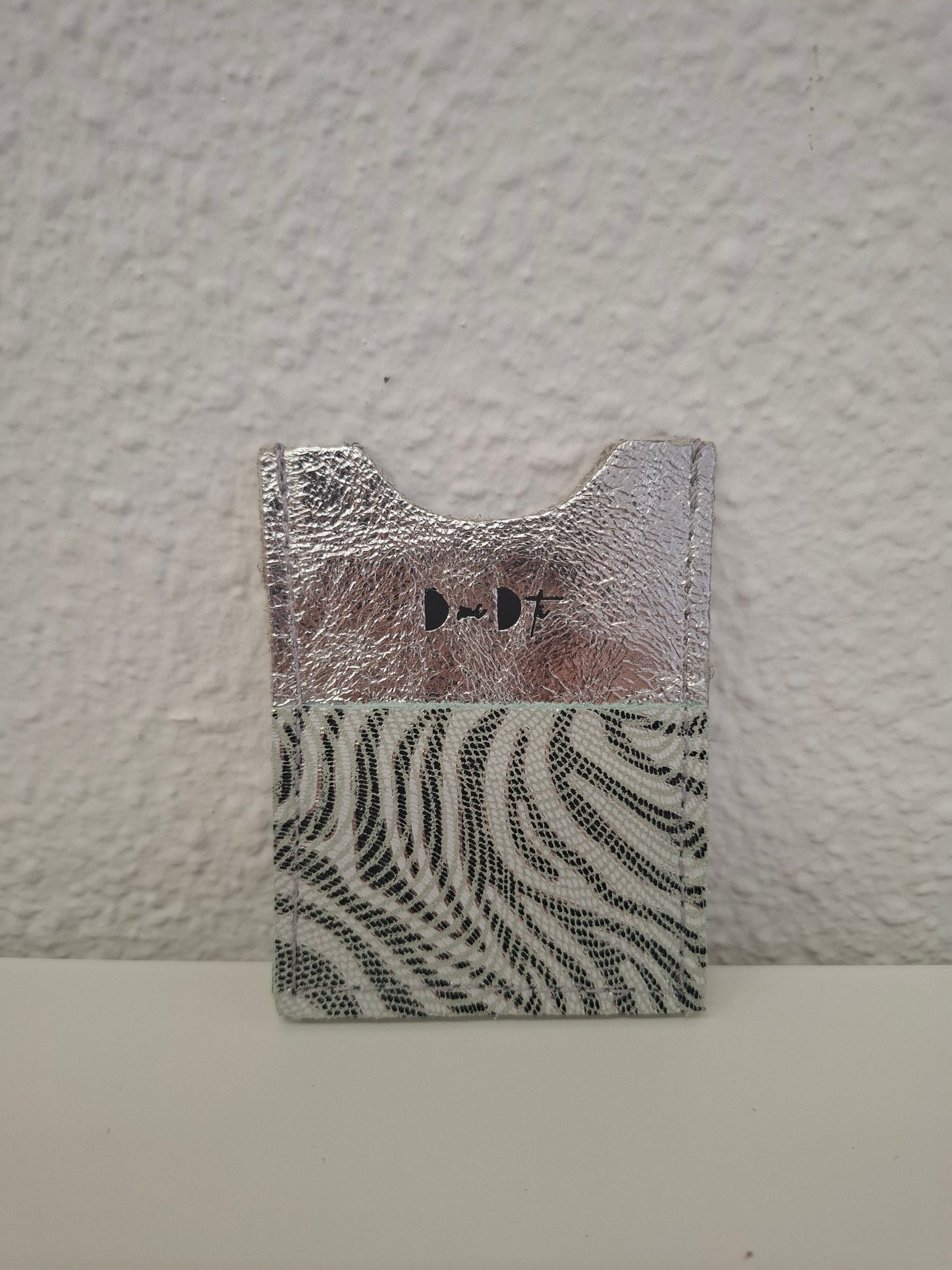 Tarjetero piel cebra brillo