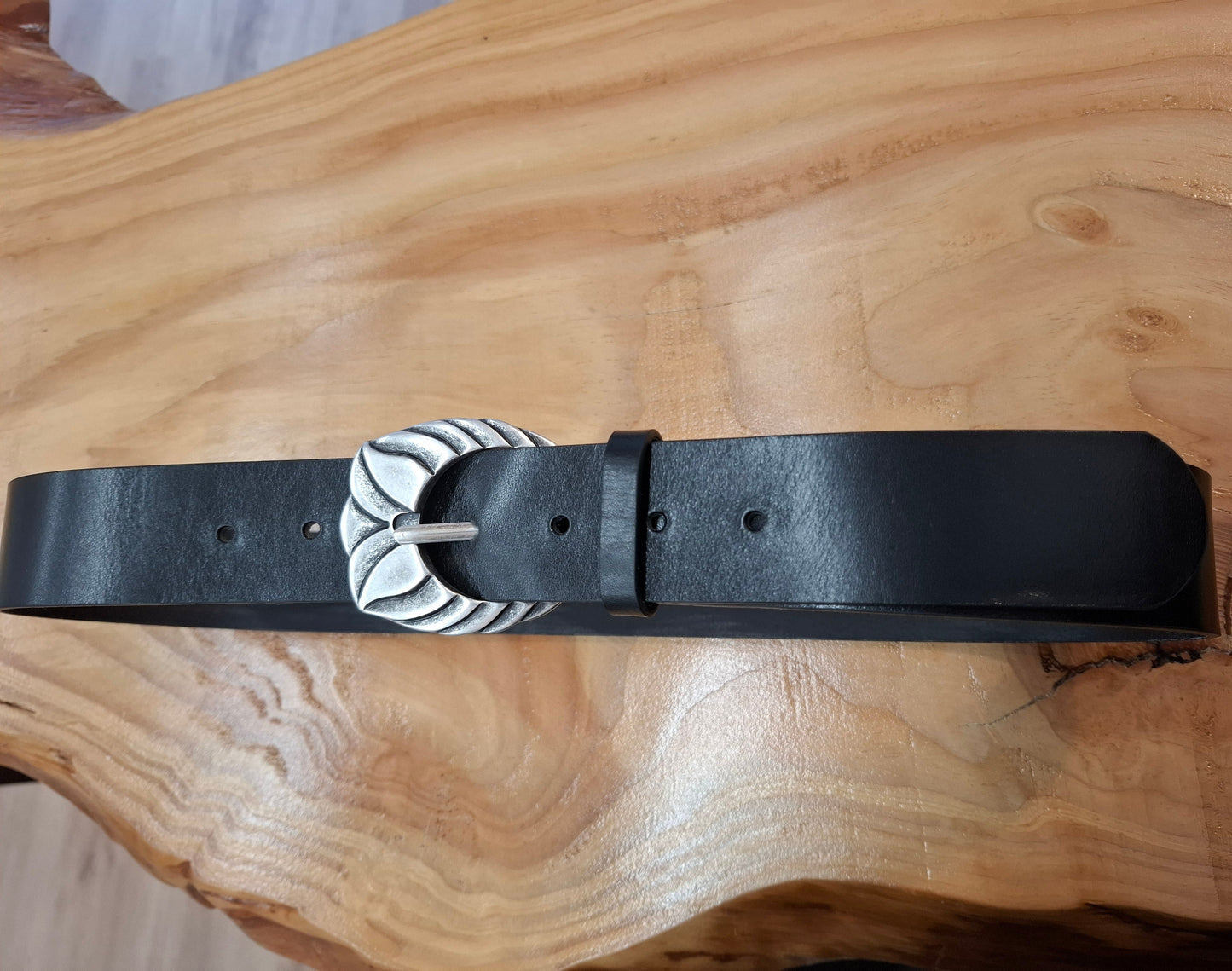 Cinturón de piel negro 4cm hebilla flor