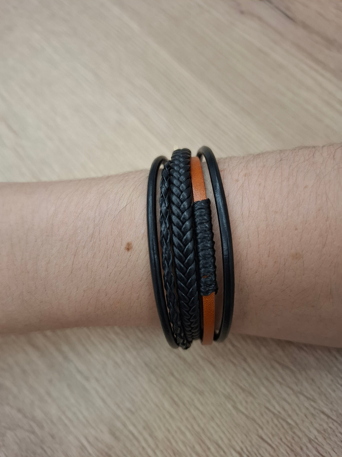 Pulsera piel negro y camel 5 tiras