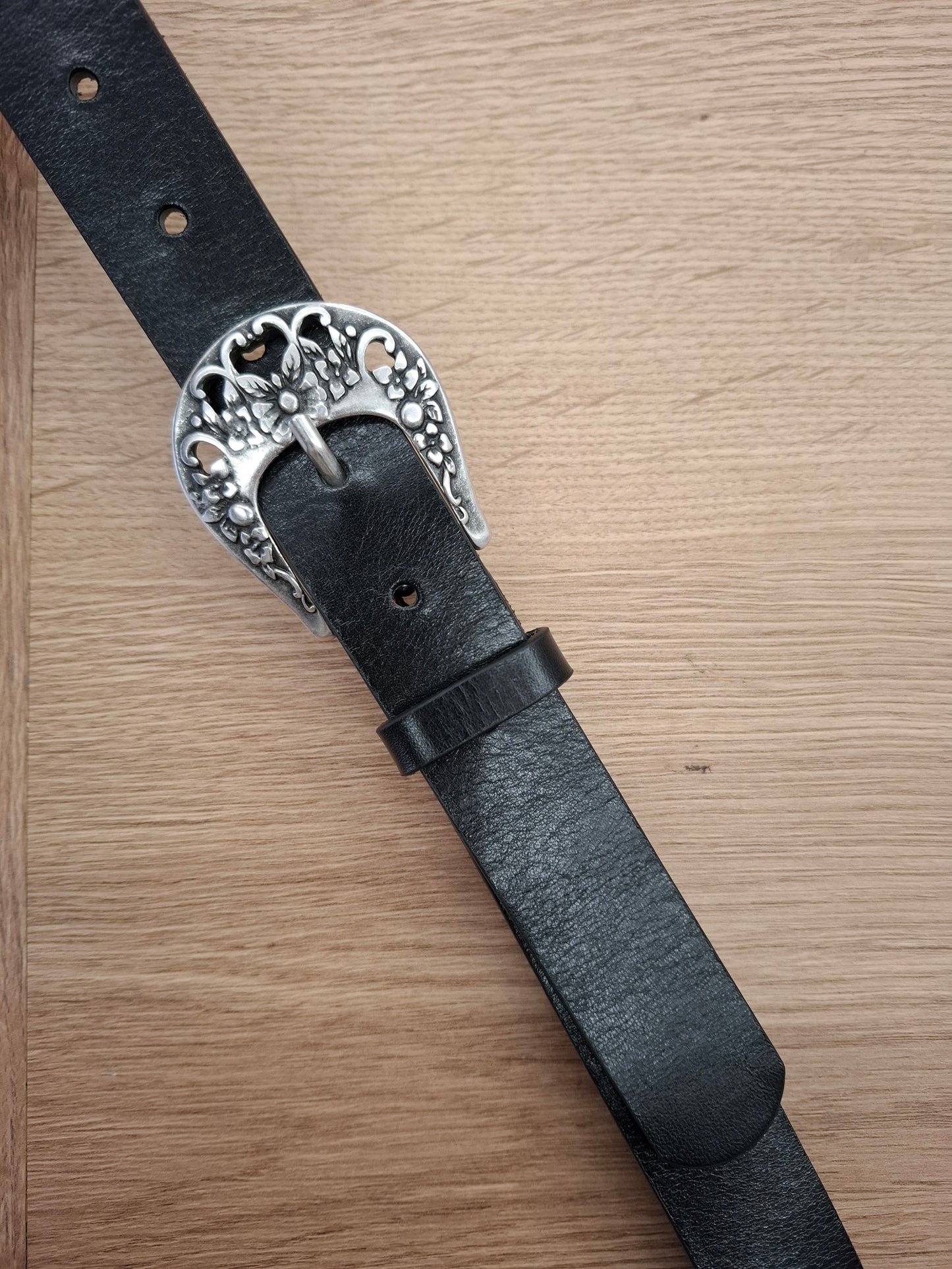 Cinturón de piel negro 3cm hebilla lazo plata vieja