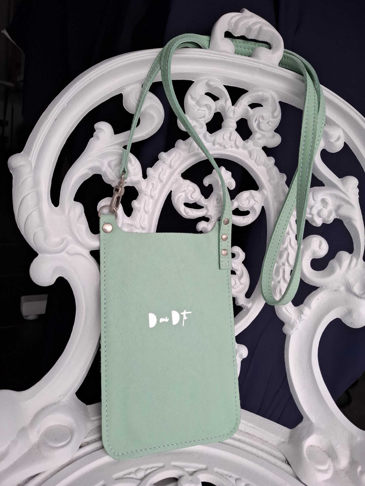 Bolso de móvil de piel verde menta