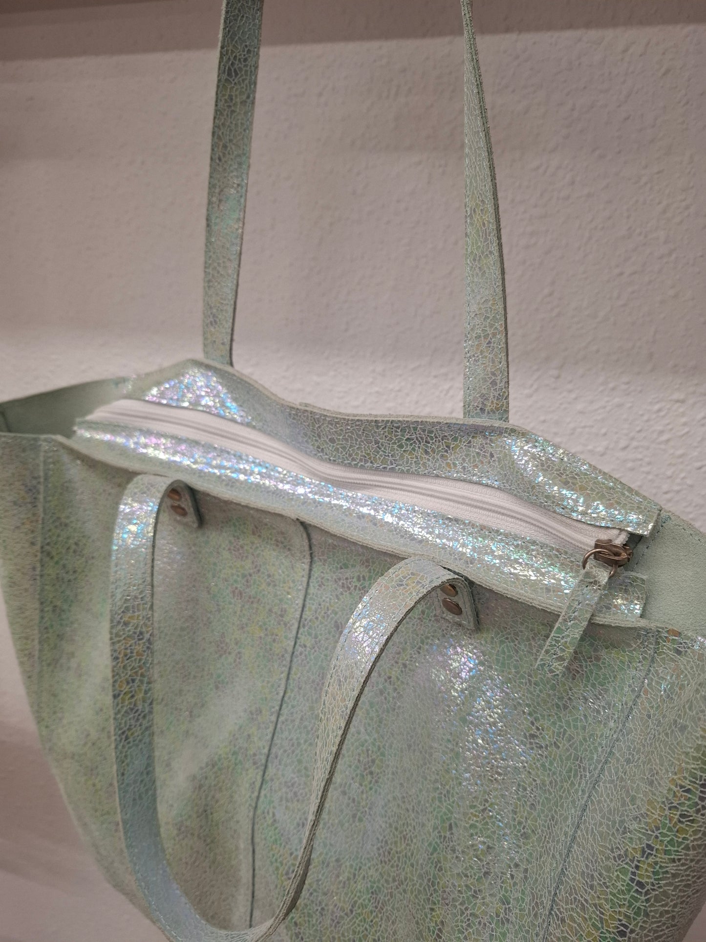 Bolso shopper VEGA XL piel brillante tornasolada aguamarina