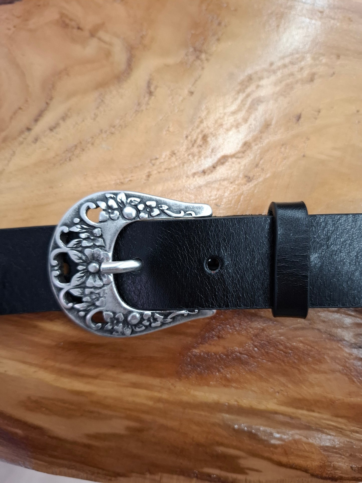 Cinturón de piel negro 3cm hebilla lazo plata vieja