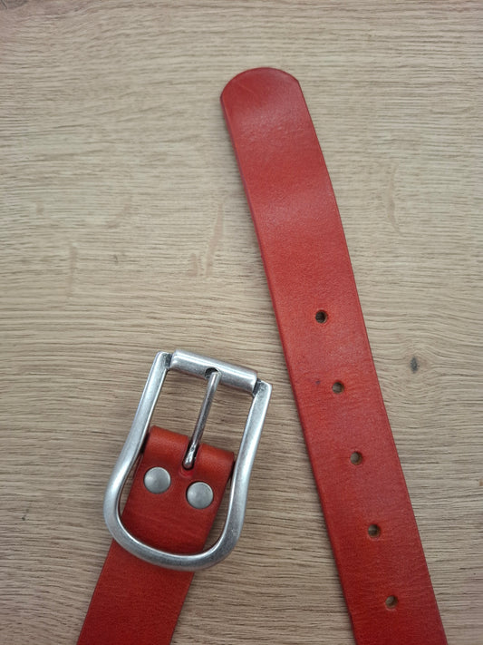 Cinturón de piel rojo 3cm hebilla plata vieja curva