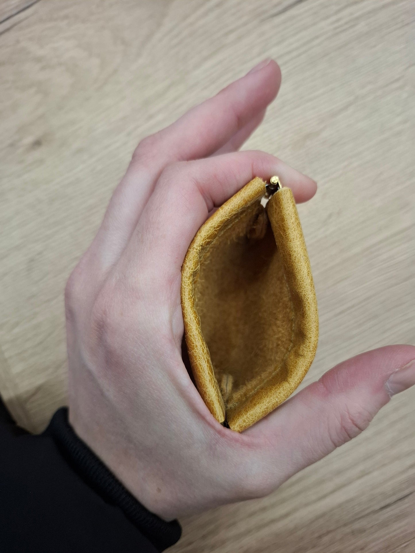 Monedero fleje piel amarillo envejecido