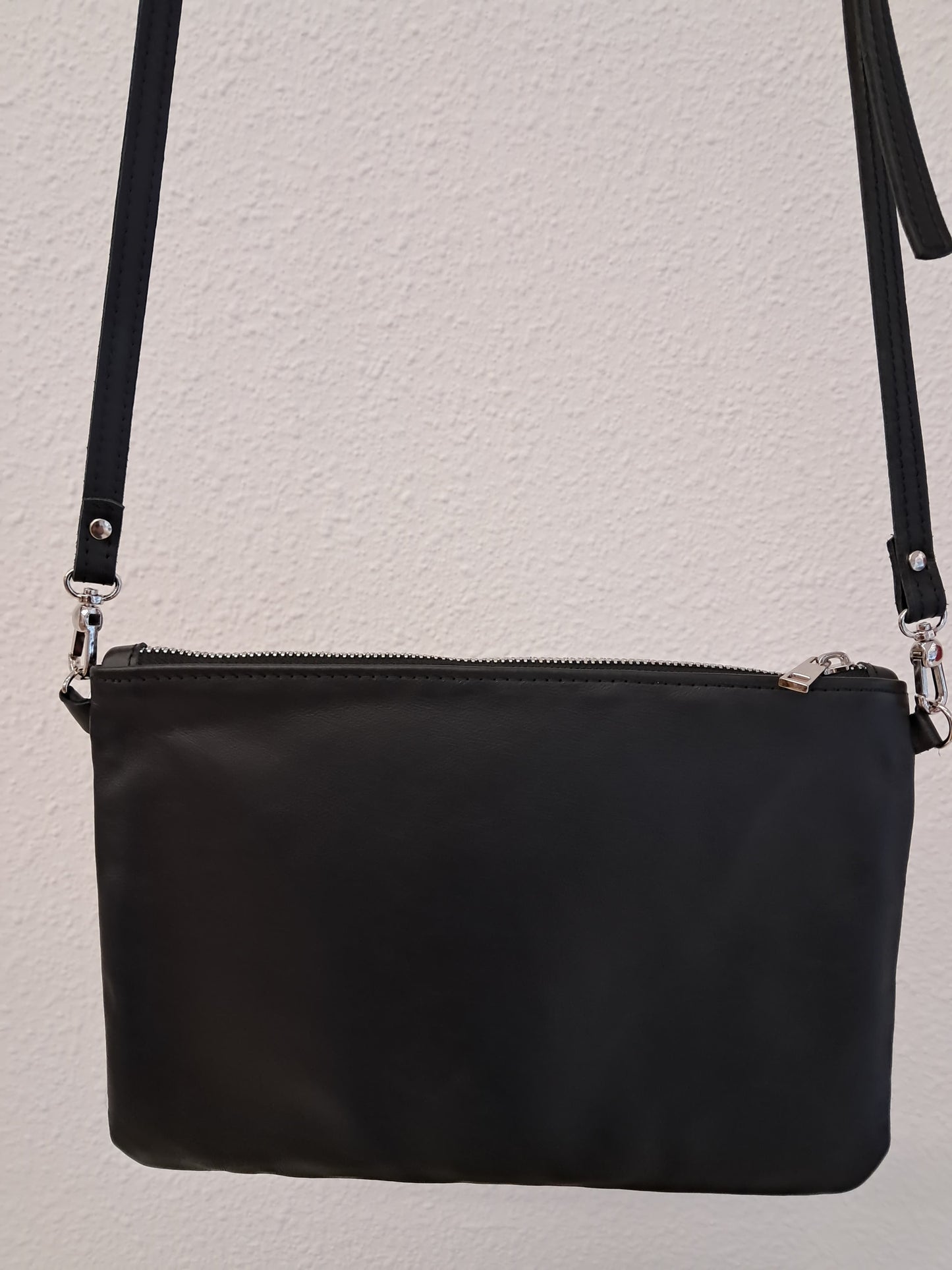 Bolso bandolera DOBRA piel trenzada negro y granate