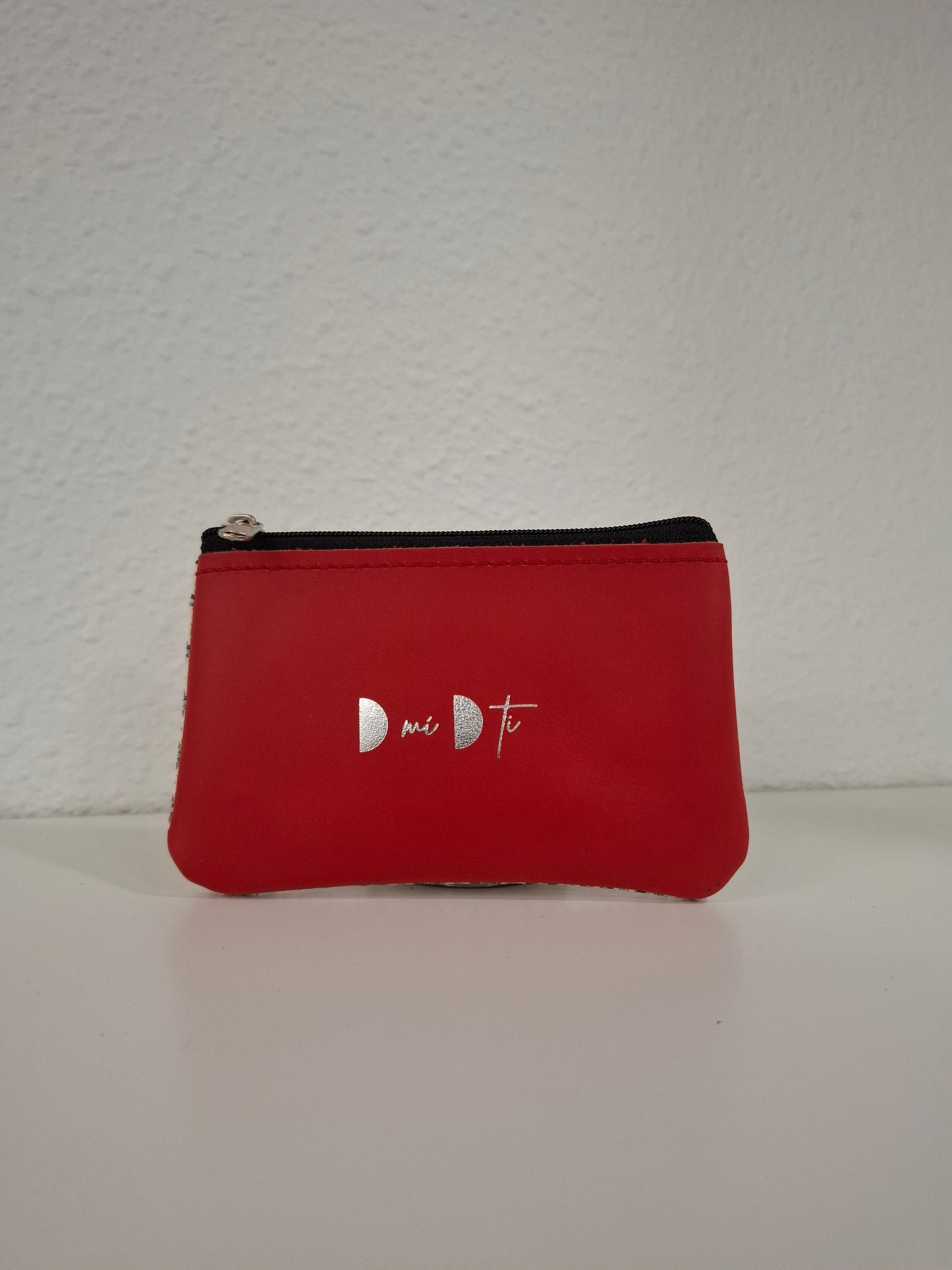 Monedero de piel mosaico beige y rojo