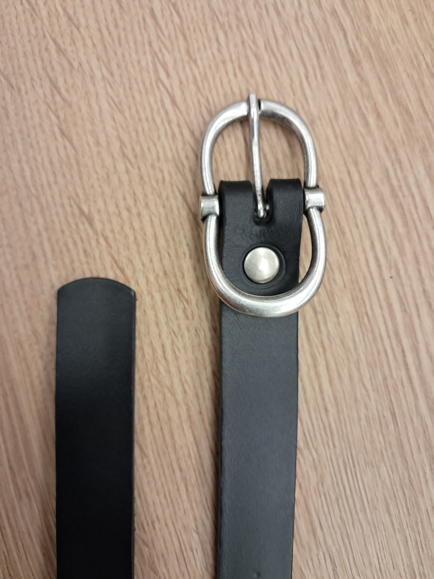 Cinturón de piel negro 2cm hebilla ocho plata vieja