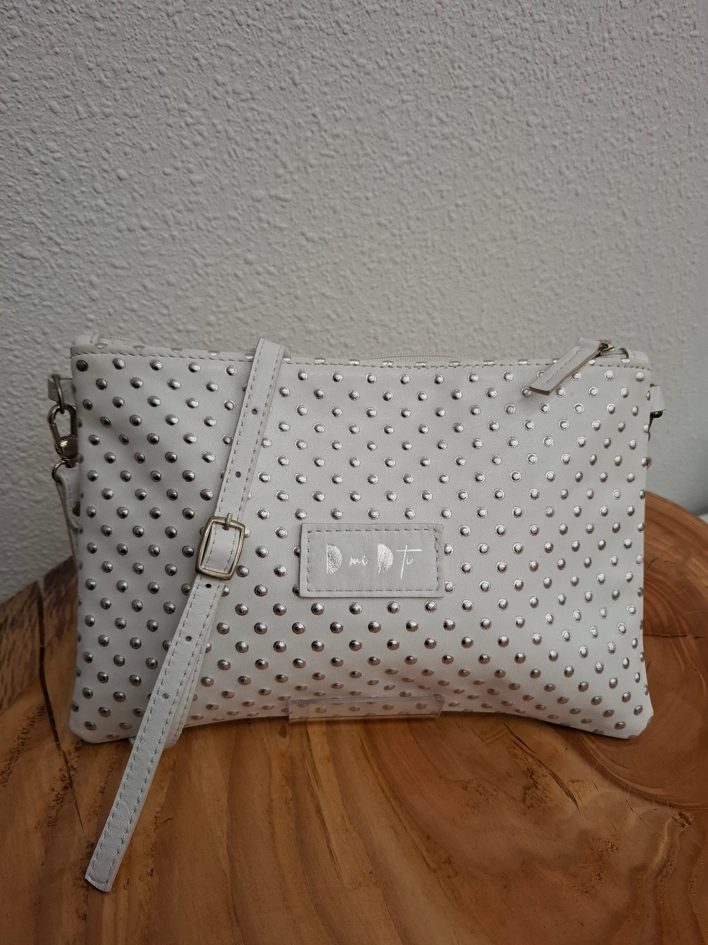 Bolso bandolera DOBRA piel blanco puntos relieve