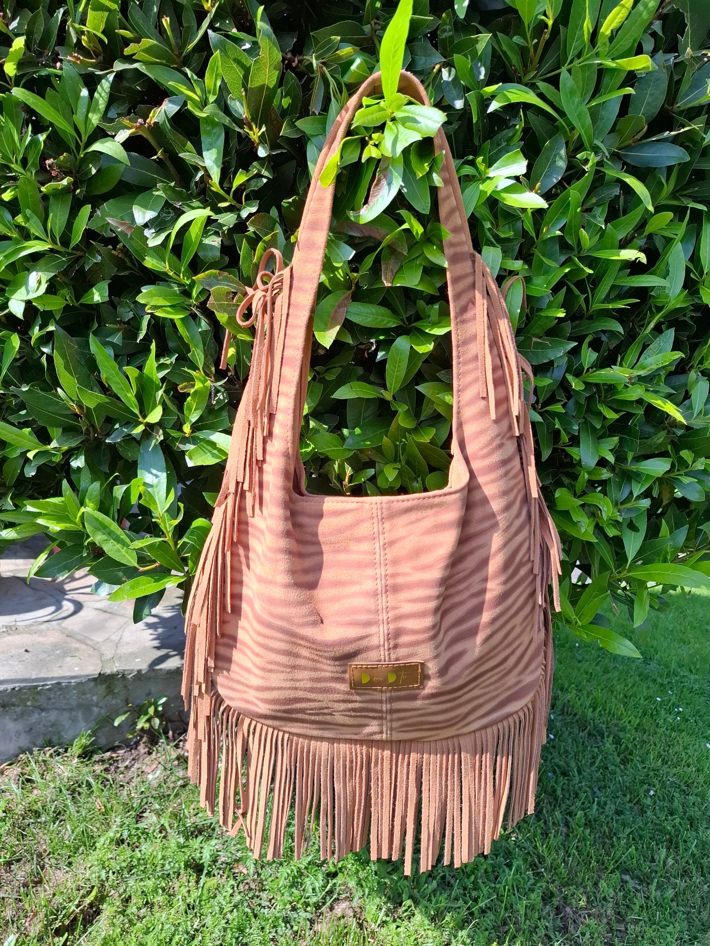 Bolso SOTO serraje flecos estampado cebra camel
