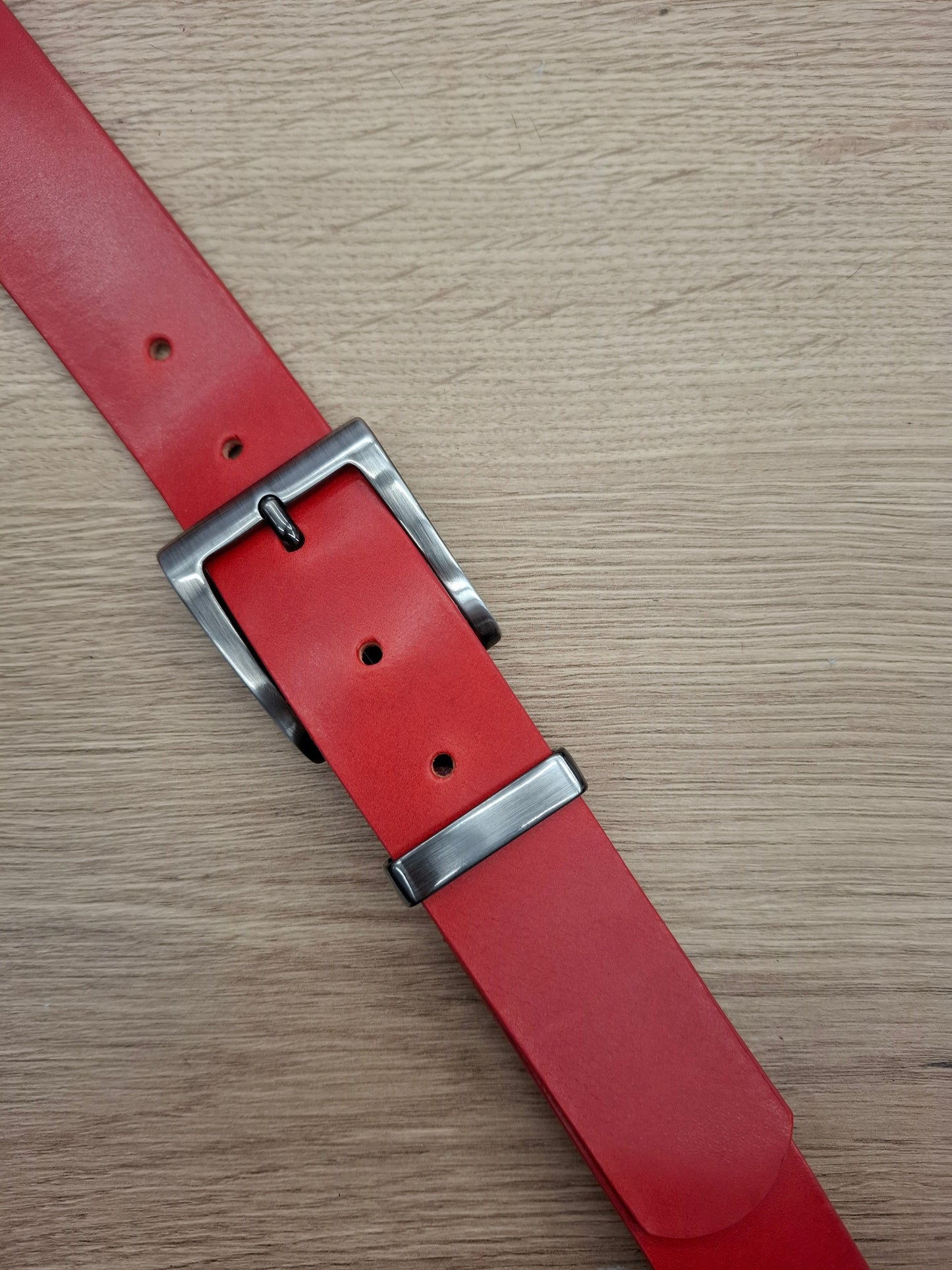 Cinturón hombre de piel rojo 3,5cm hebilla fumé satinada