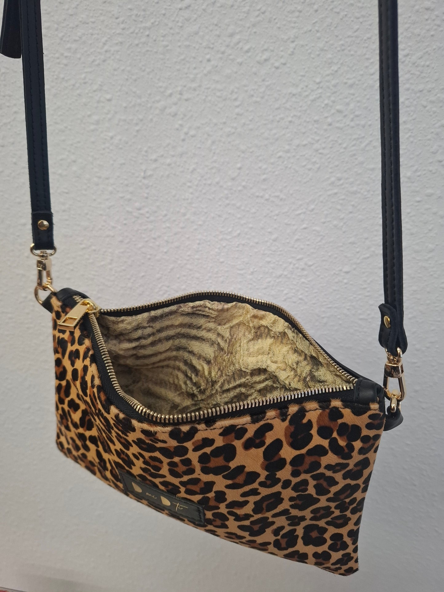 Bolso bandolera DOBRA piel con pelo leopardo amarillo y negro