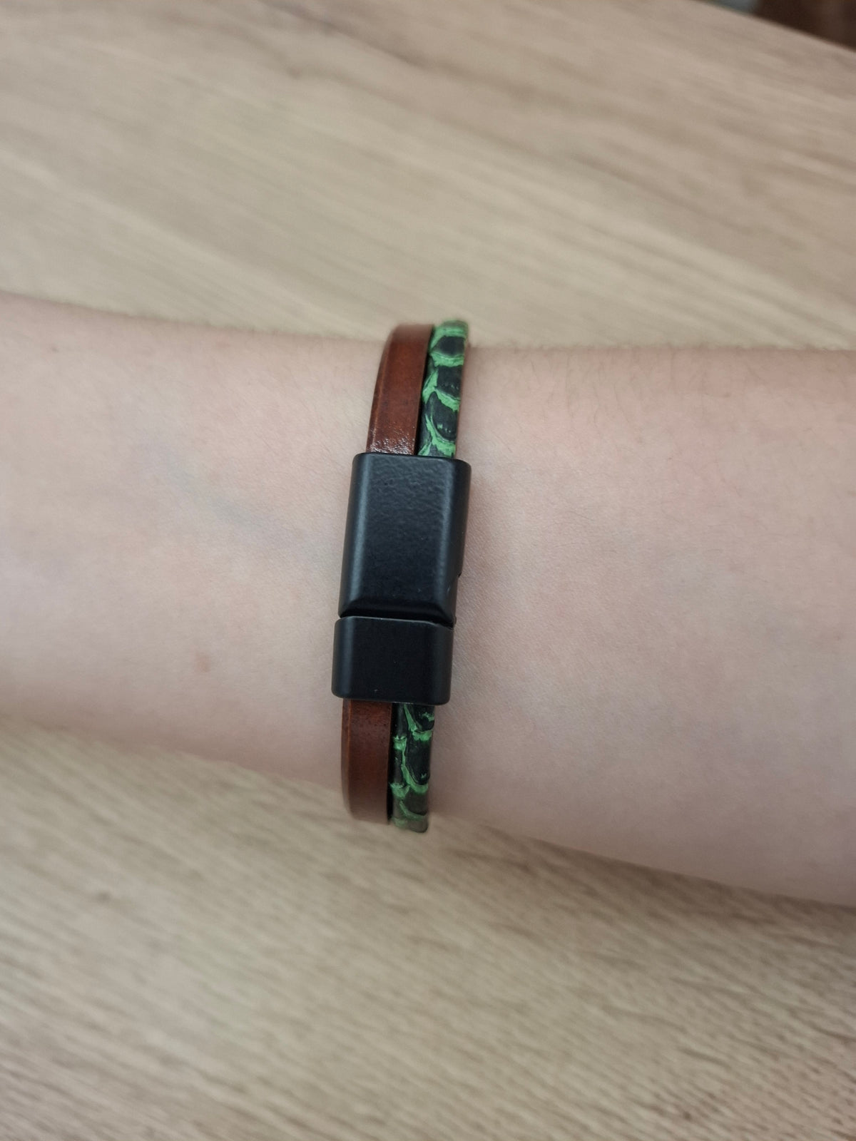 Pulsera piel marrón, verde y negro