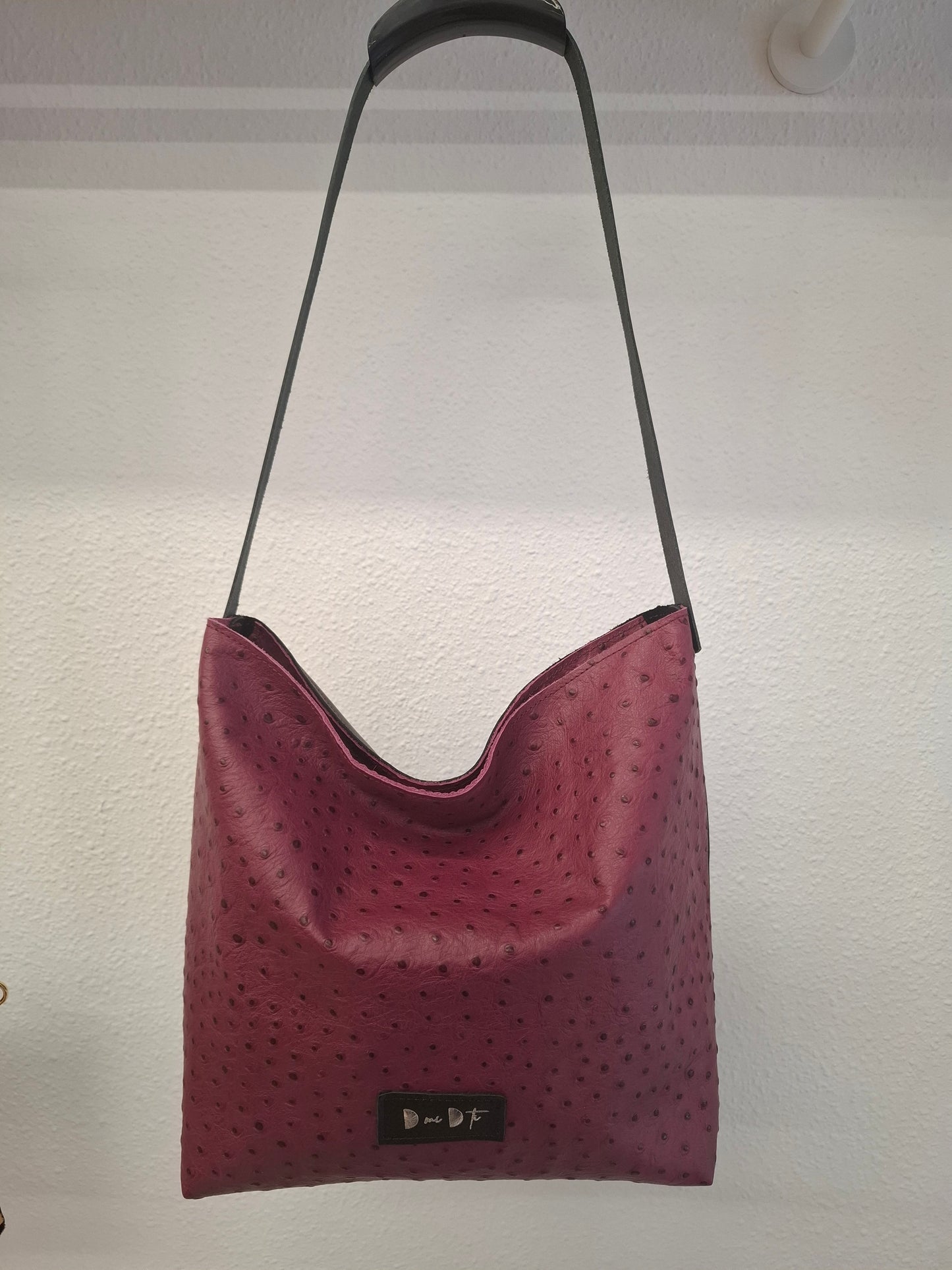 Bolso IGUÑA piel avestruz berenjena